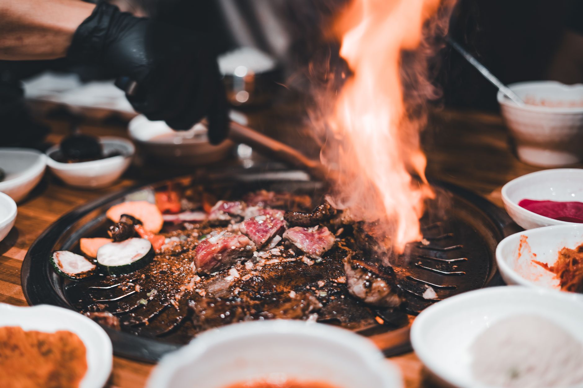 불판에 올린 삼겹살